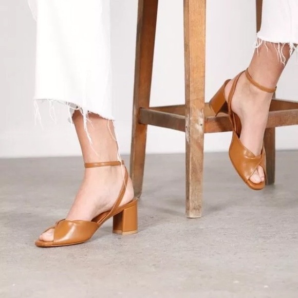 ISO - not4sale by far shane sandals - Picture 1 of 2